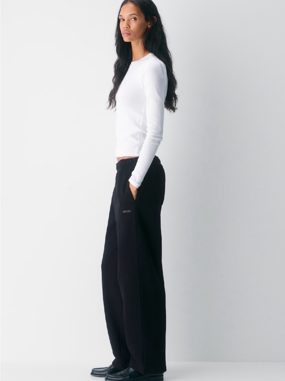 Aritzia Cozy Sweatfleece Mega Straight Sweatpants - Picture 3 of 5